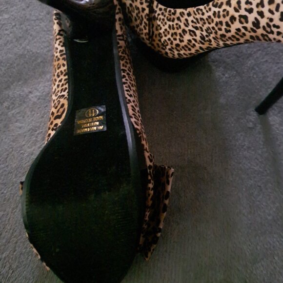 Leopard Pattern Heels - Picture 8 of 12